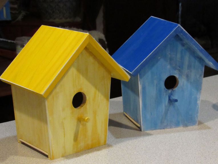 Photo of yellow and blue birdhouses